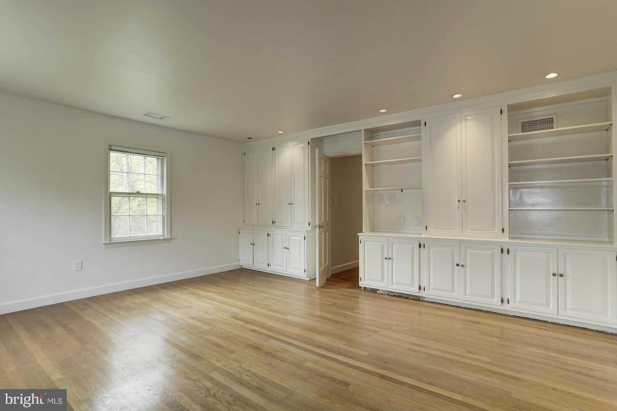 BRADLEY MANOR - Residential