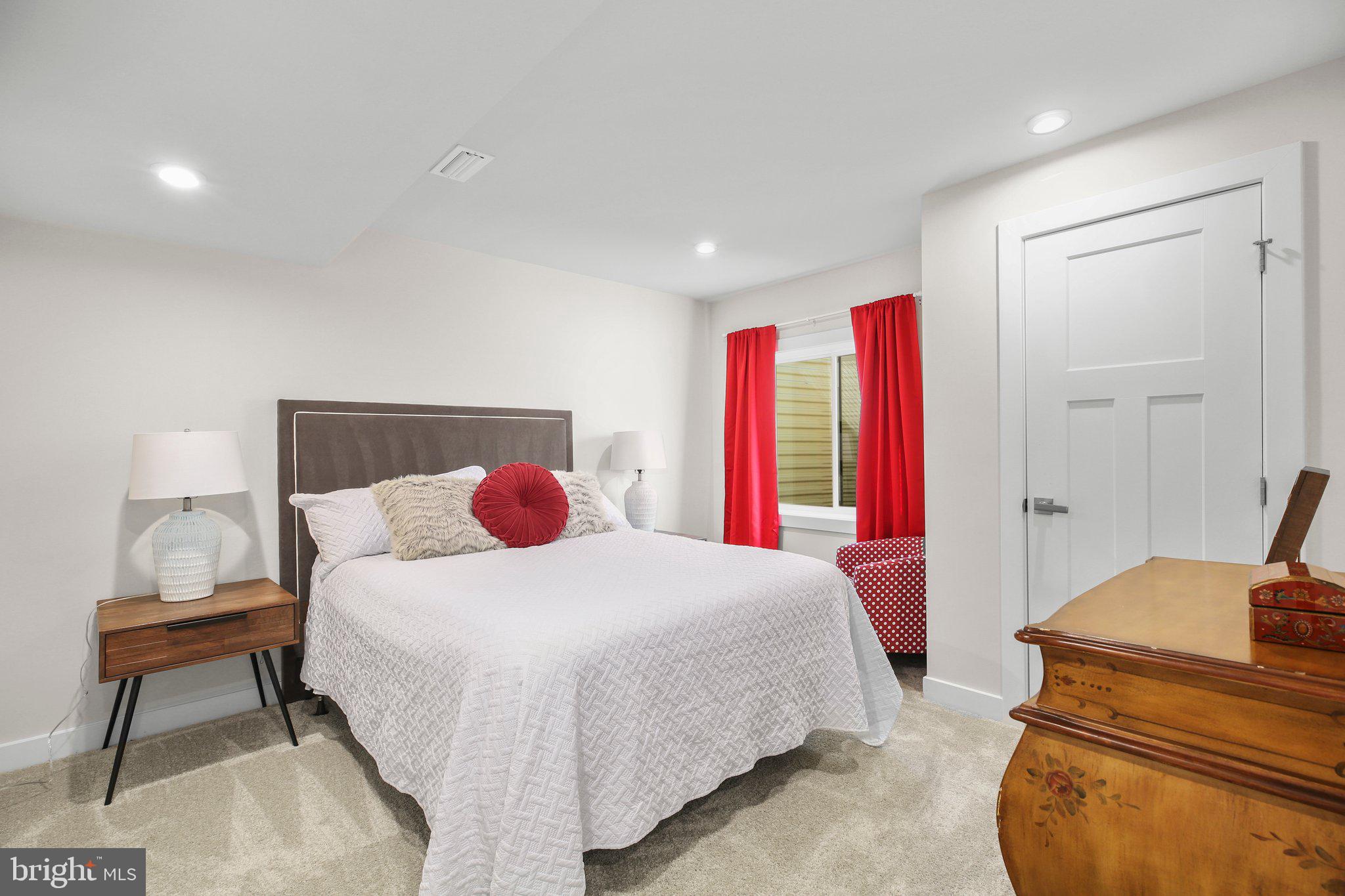 FREDERICKSBURG - Residential