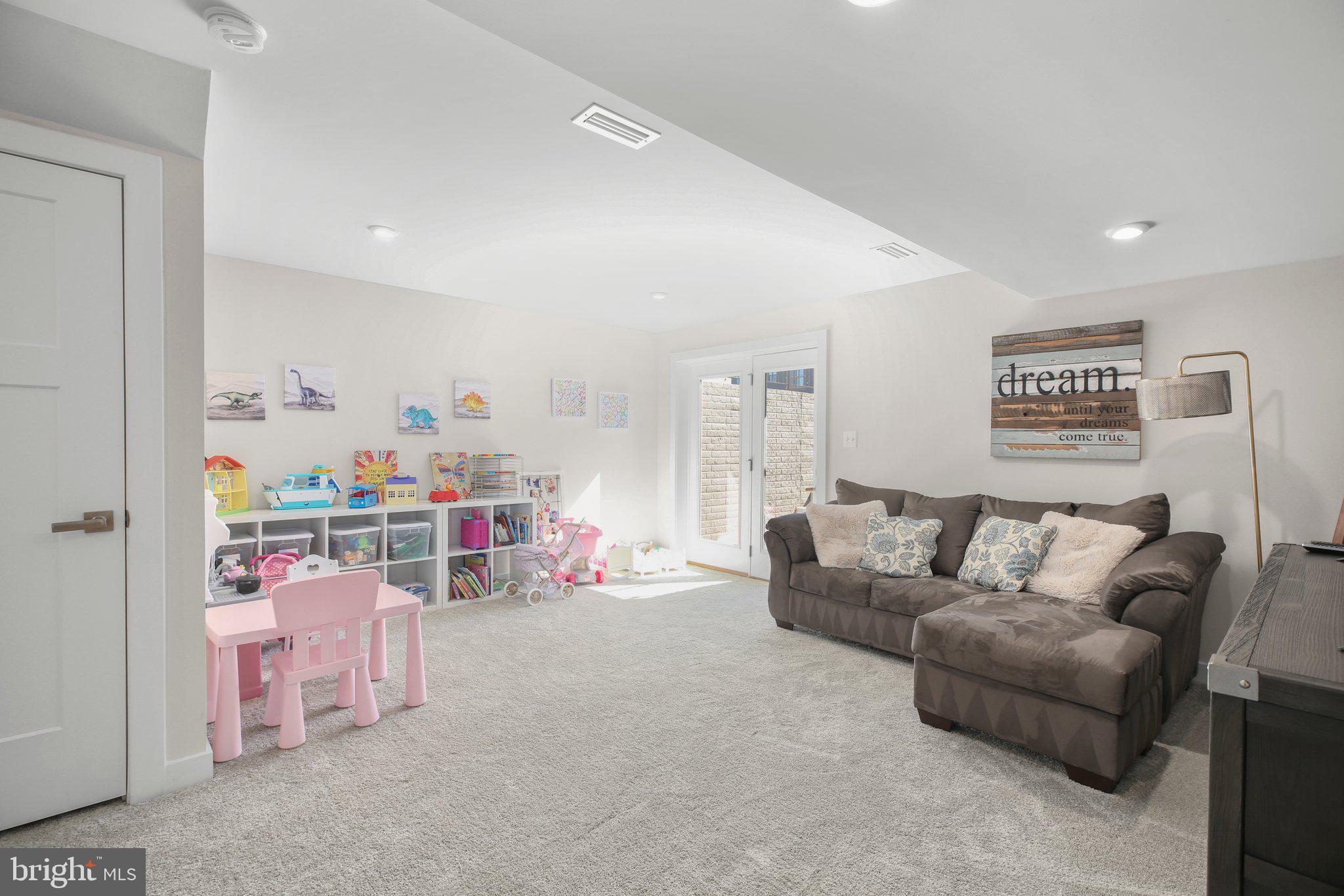 FREDERICKSBURG - Residential