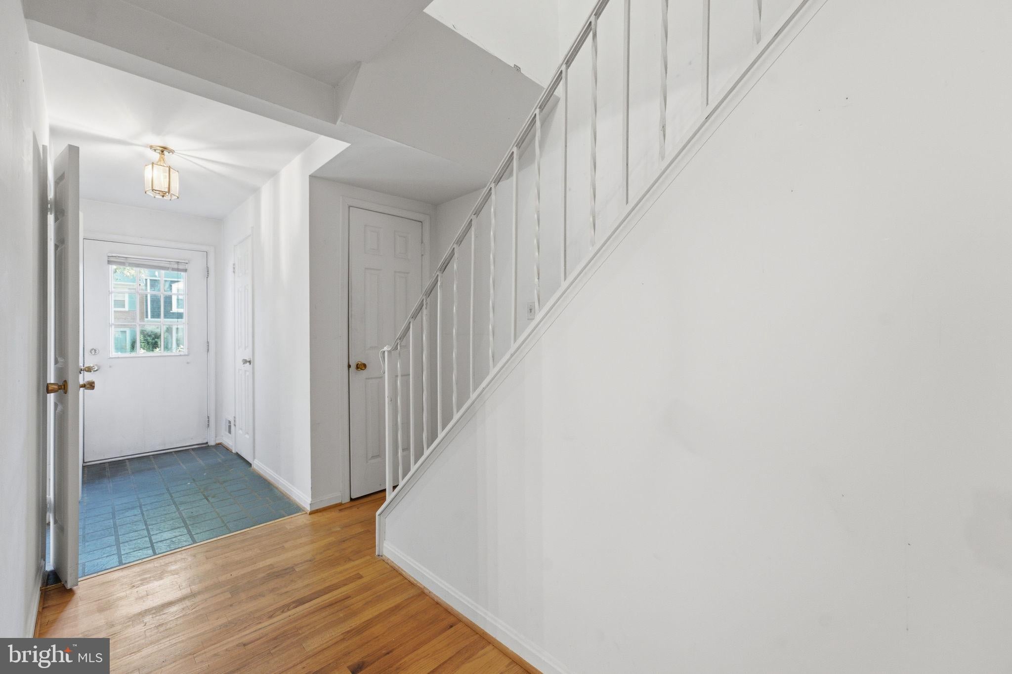 7039 BRADWOOD COURT