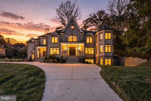 Photo of 1151 Dominion Court, MCLEAN, VA 22102 (MLS # VAFX2347232)