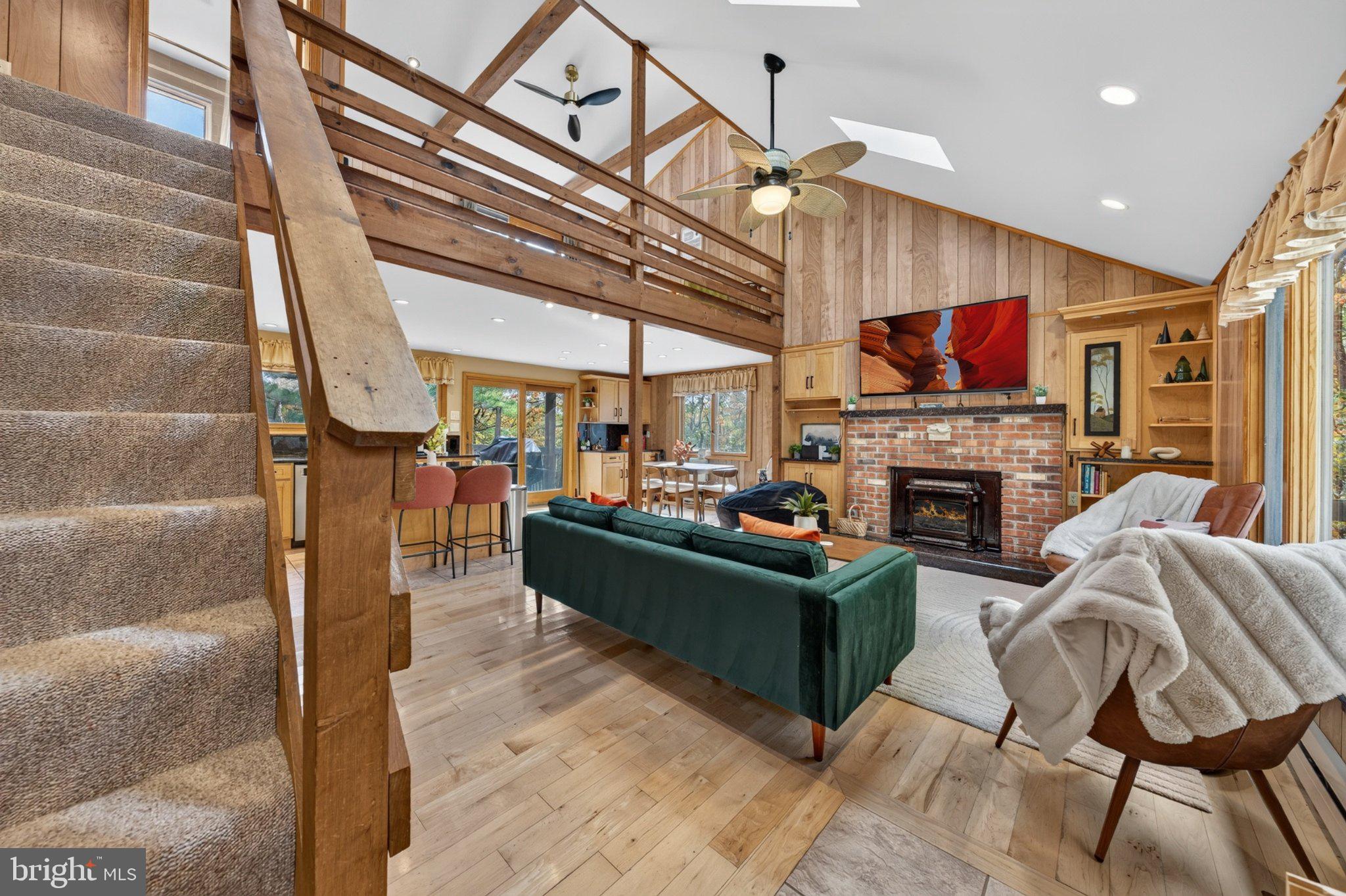 320 MIDLAND COURT