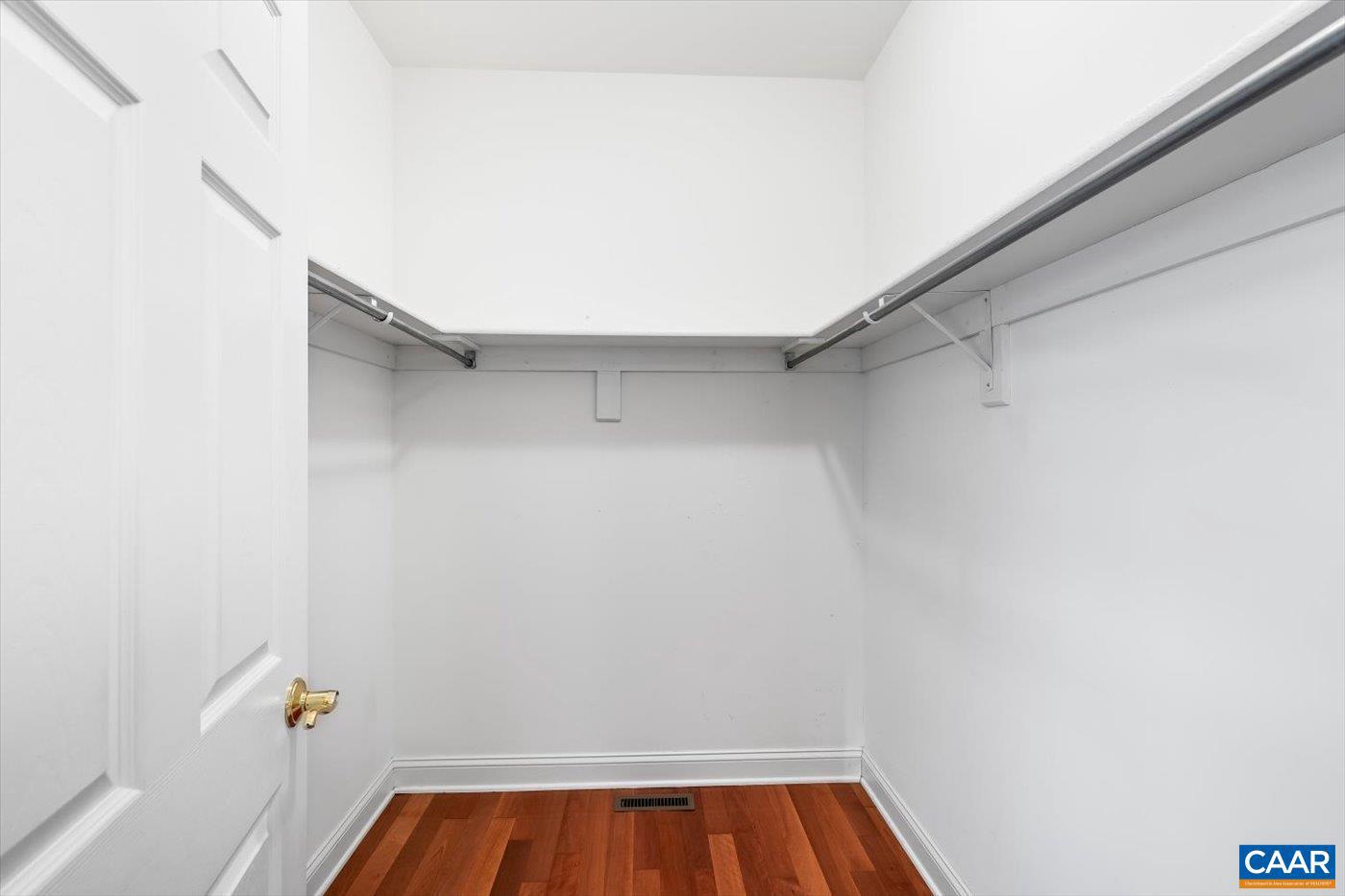 THE OAKS - Residential