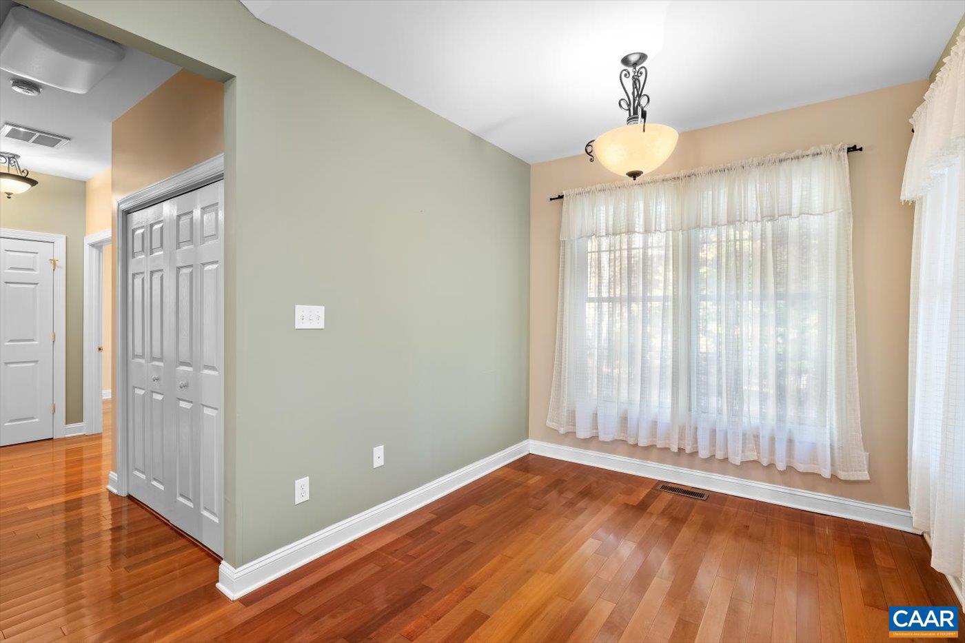 THE OAKS - Residential