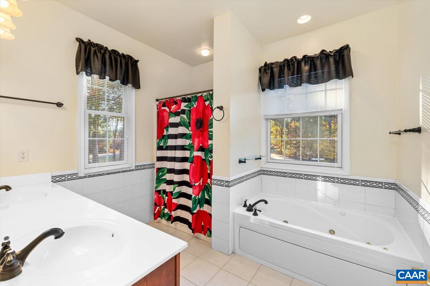 THE OAKS - Residential