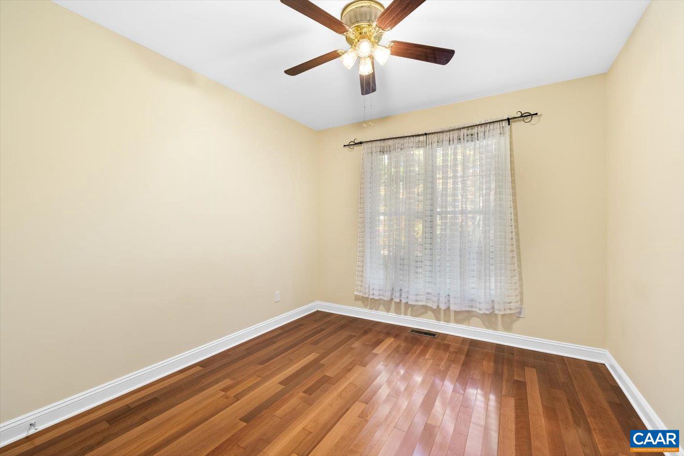 THE OAKS - Residential