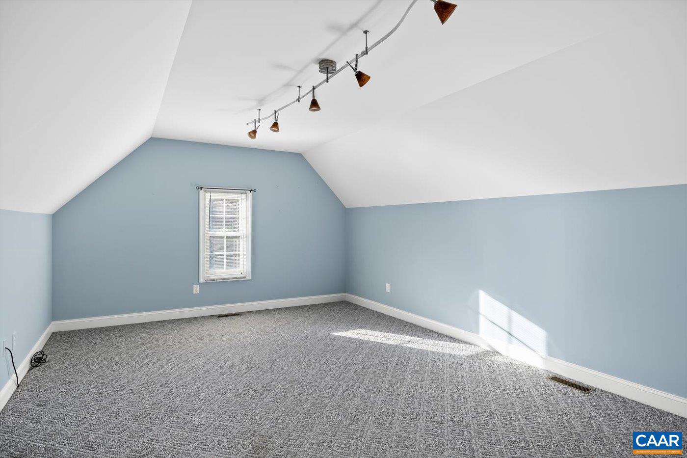 THE OAKS - Residential