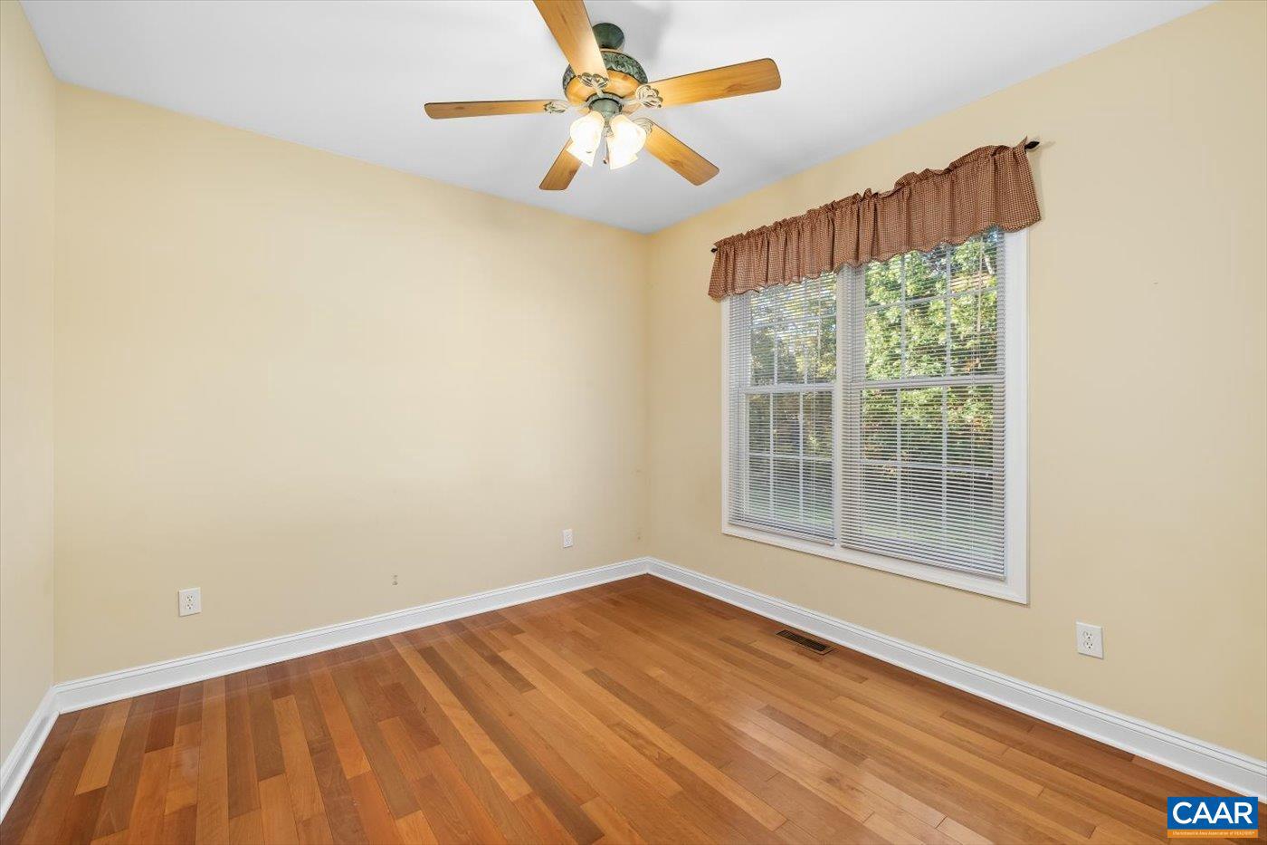 THE OAKS - Residential