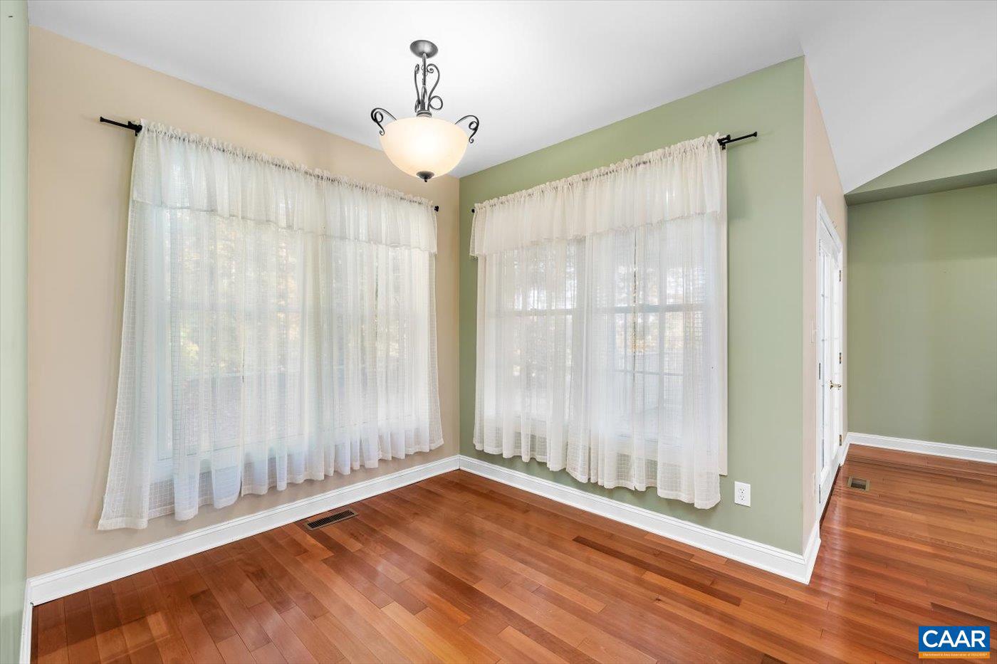 THE OAKS - Residential