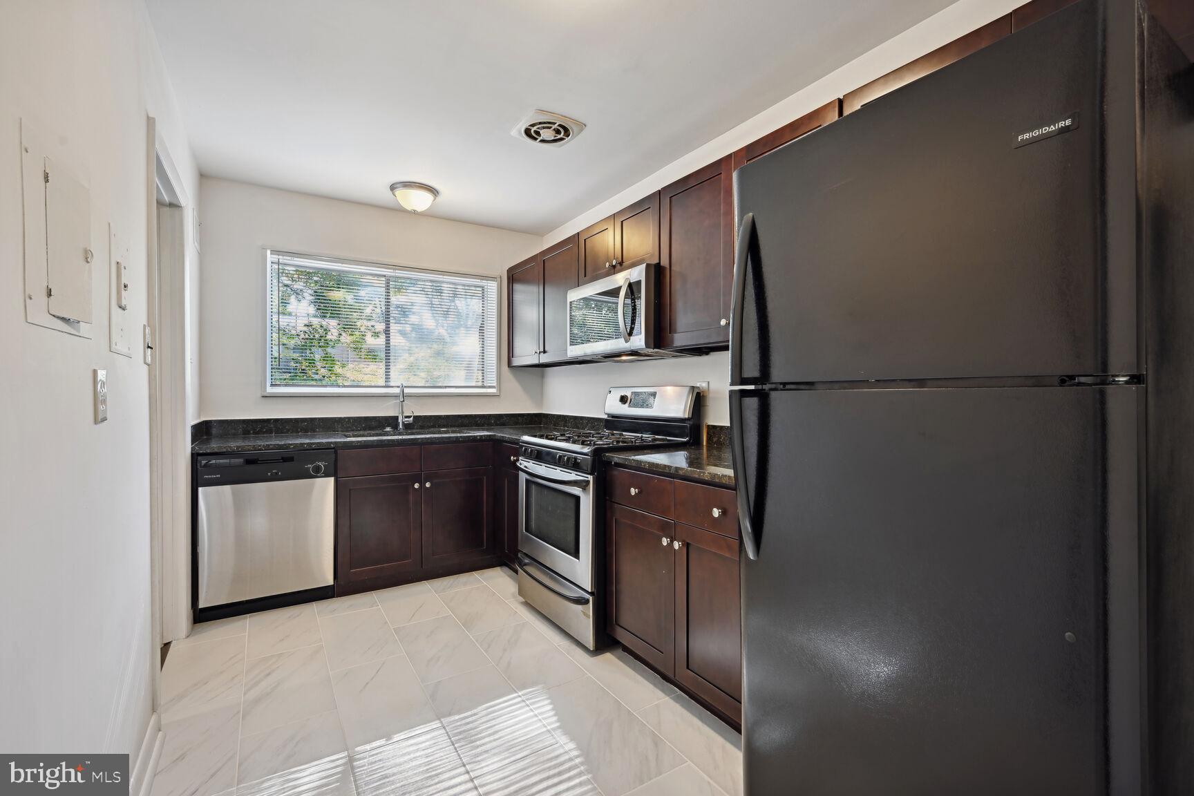 PARKSIDE CONDOMINIUMS - Residential Lease