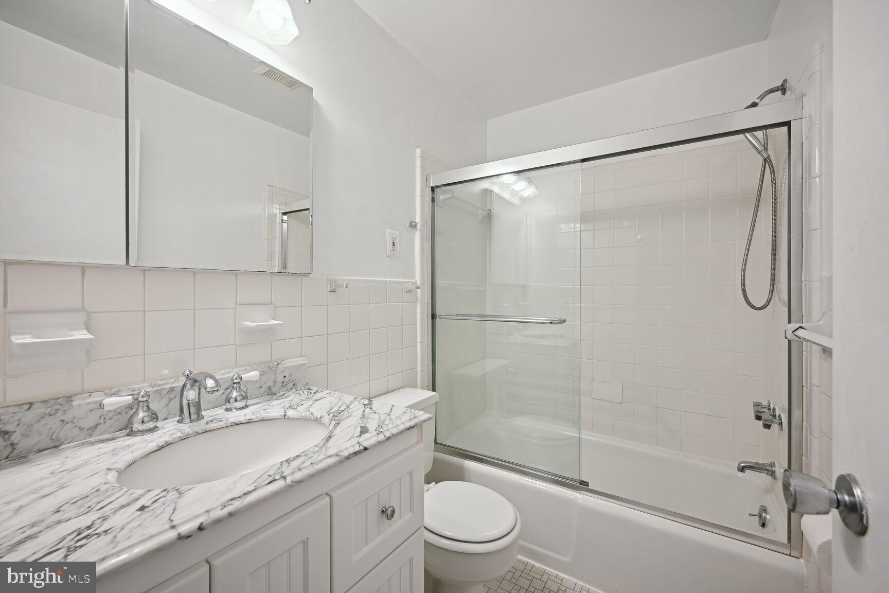 PARKSIDE CONDOMINIUMS - Residential Lease