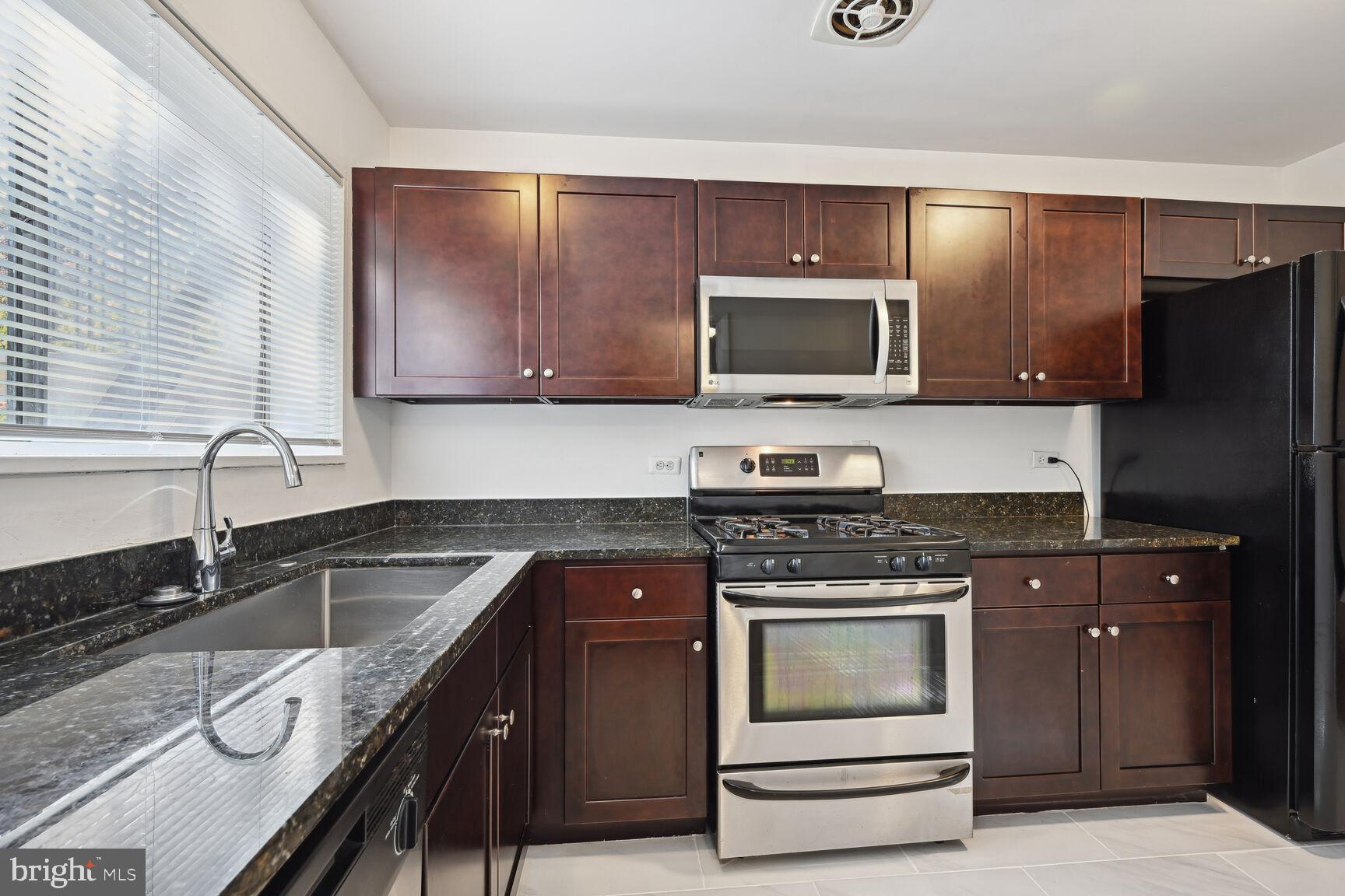 PARKSIDE CONDOMINIUMS - Residential Lease