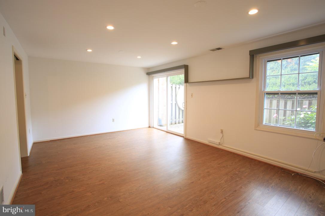 WESTLAKE TERRACE - Residential Lease