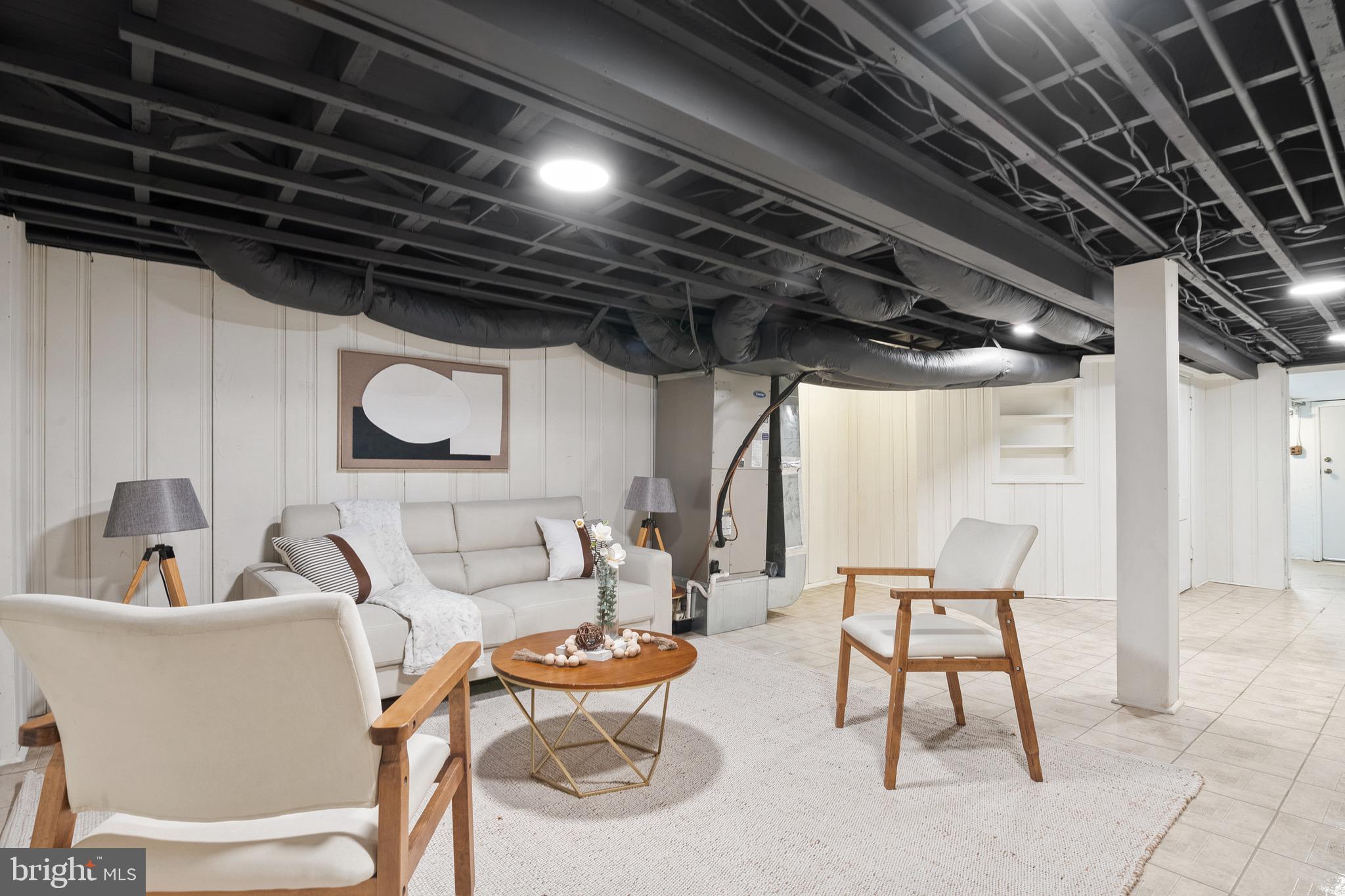 HILL EAST - Residential