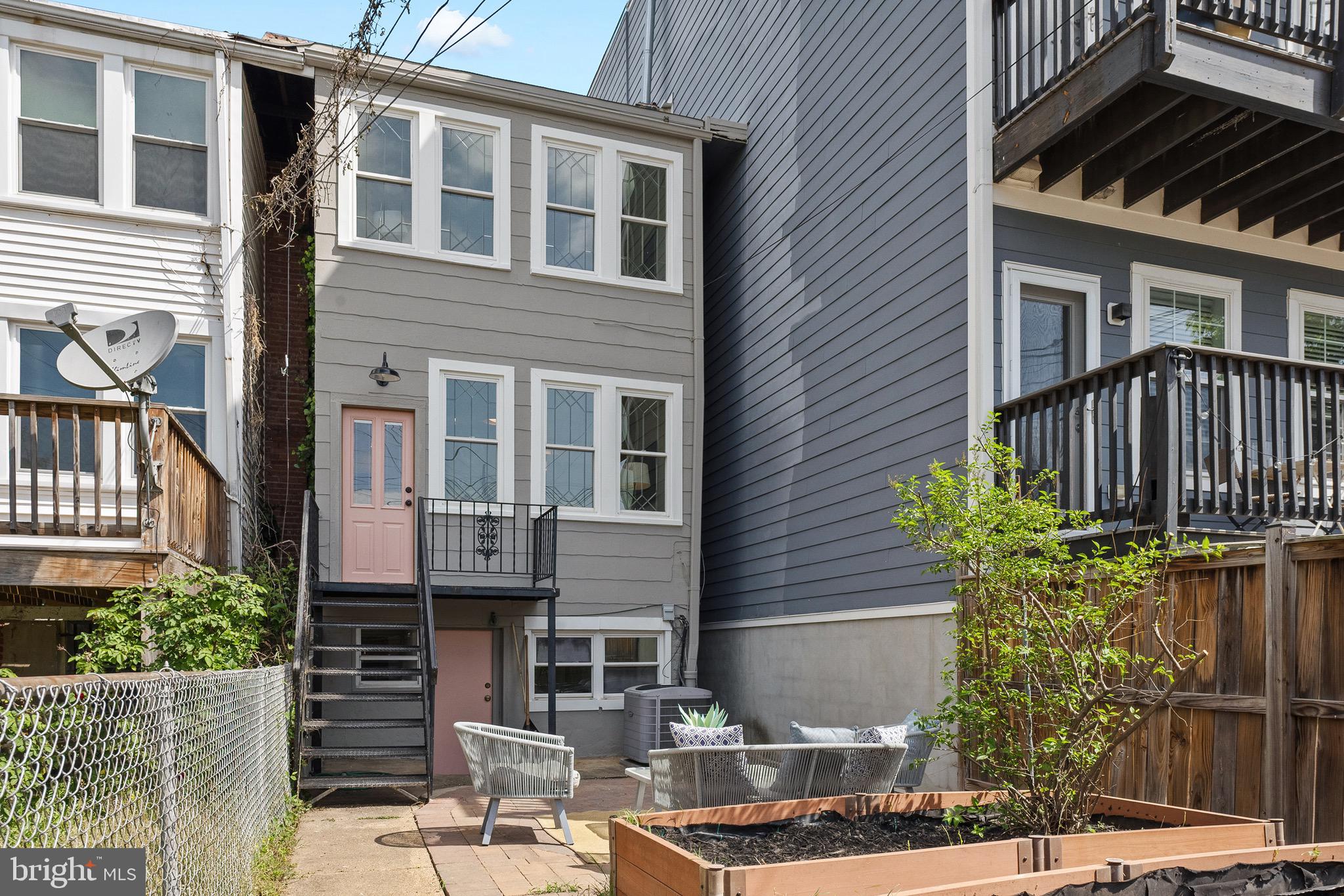 HILL EAST - Residential