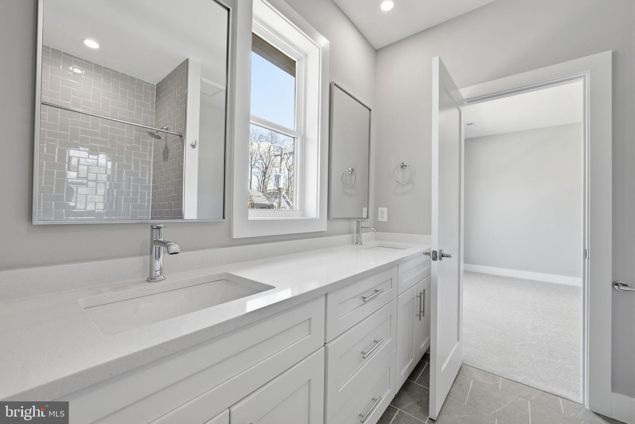 VIENNA WOODS - Residential