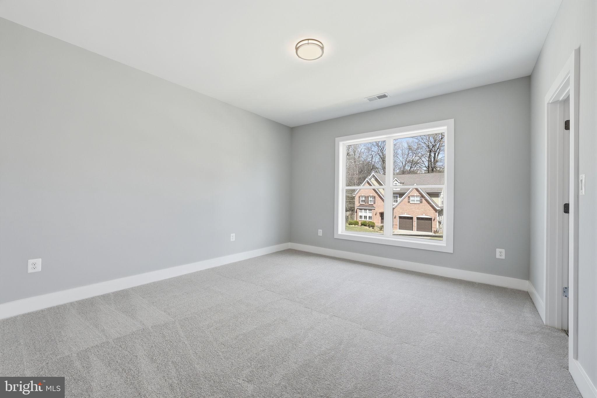 VIENNA WOODS - Residential