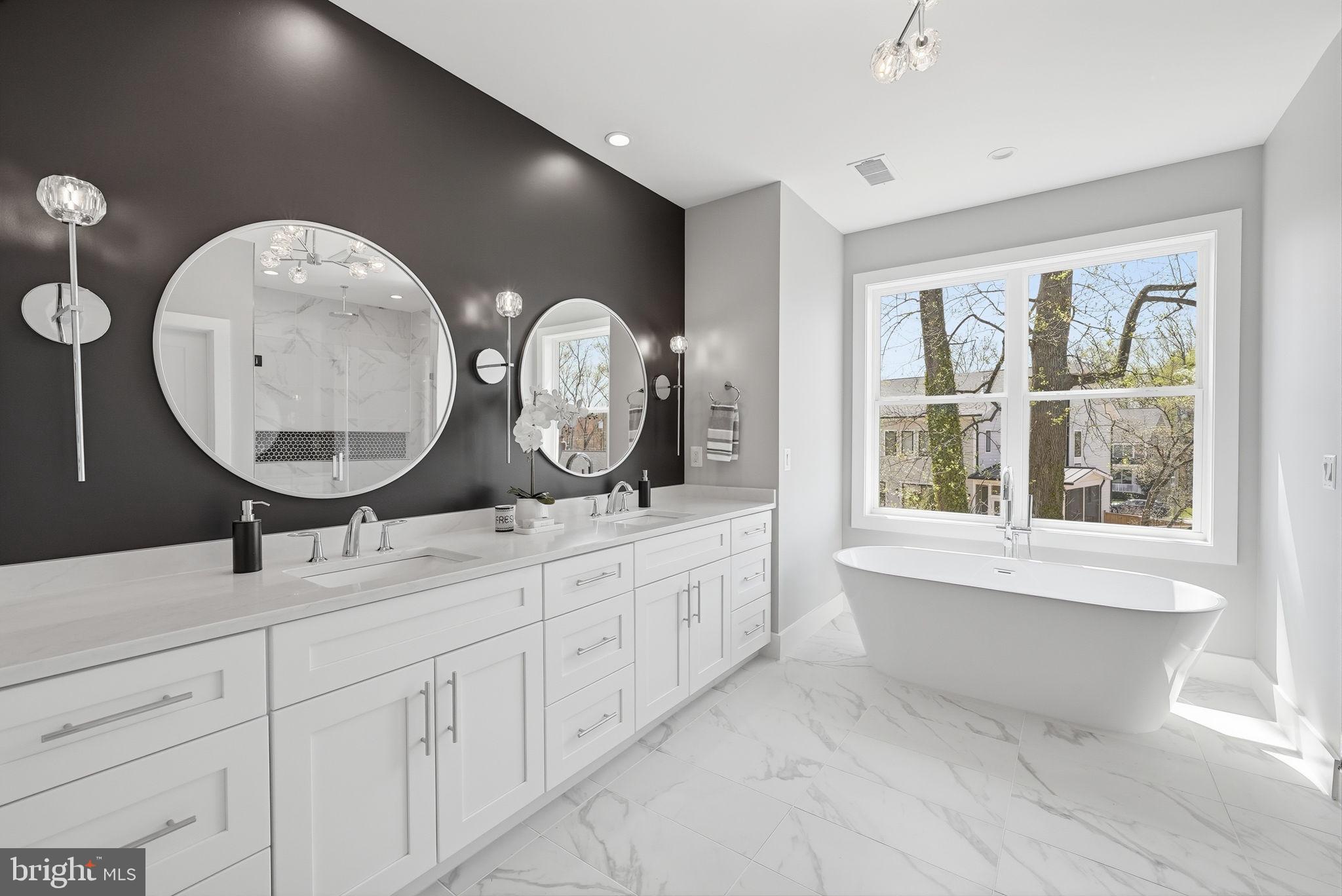 VIENNA WOODS - Residential