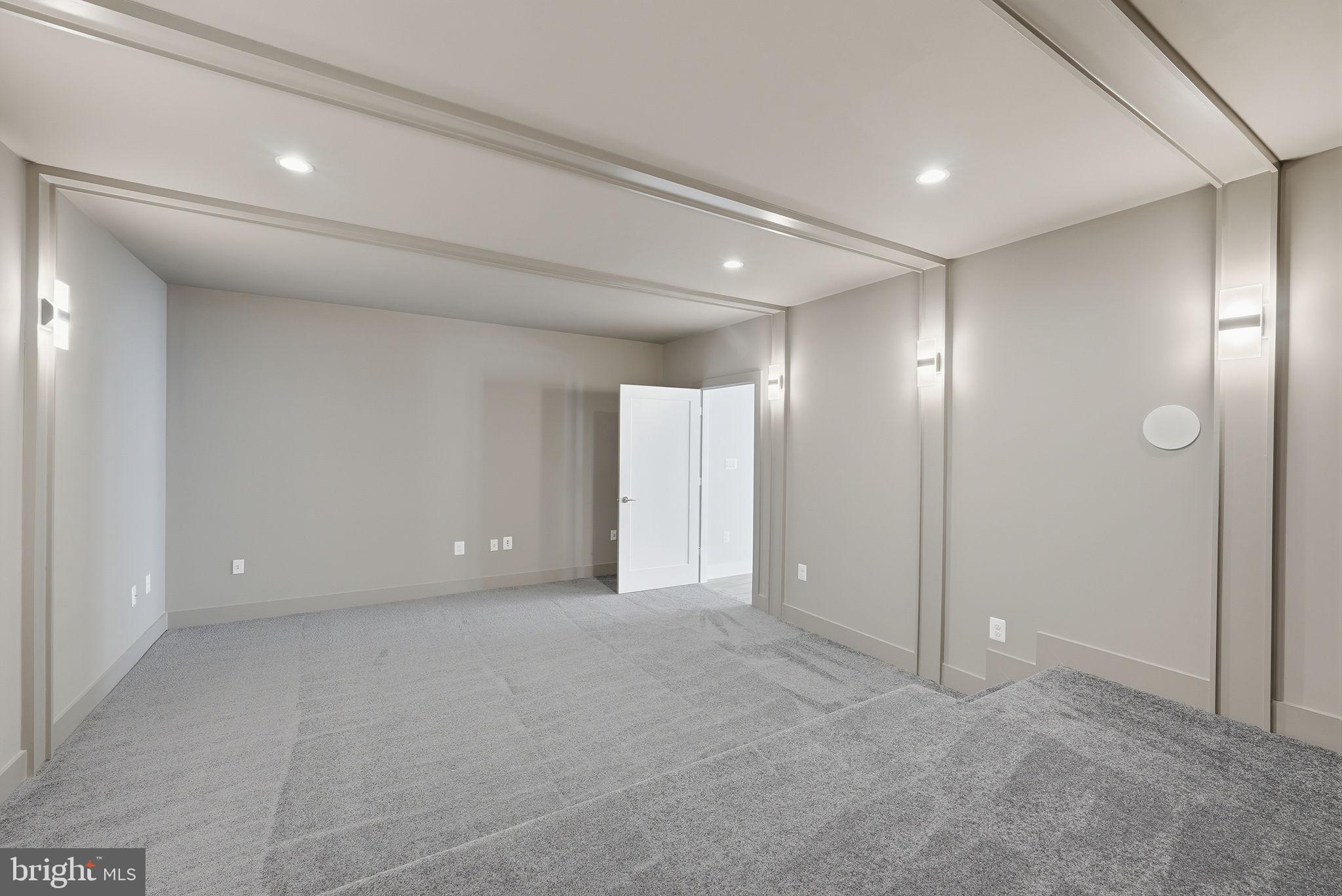 VIENNA WOODS - Residential