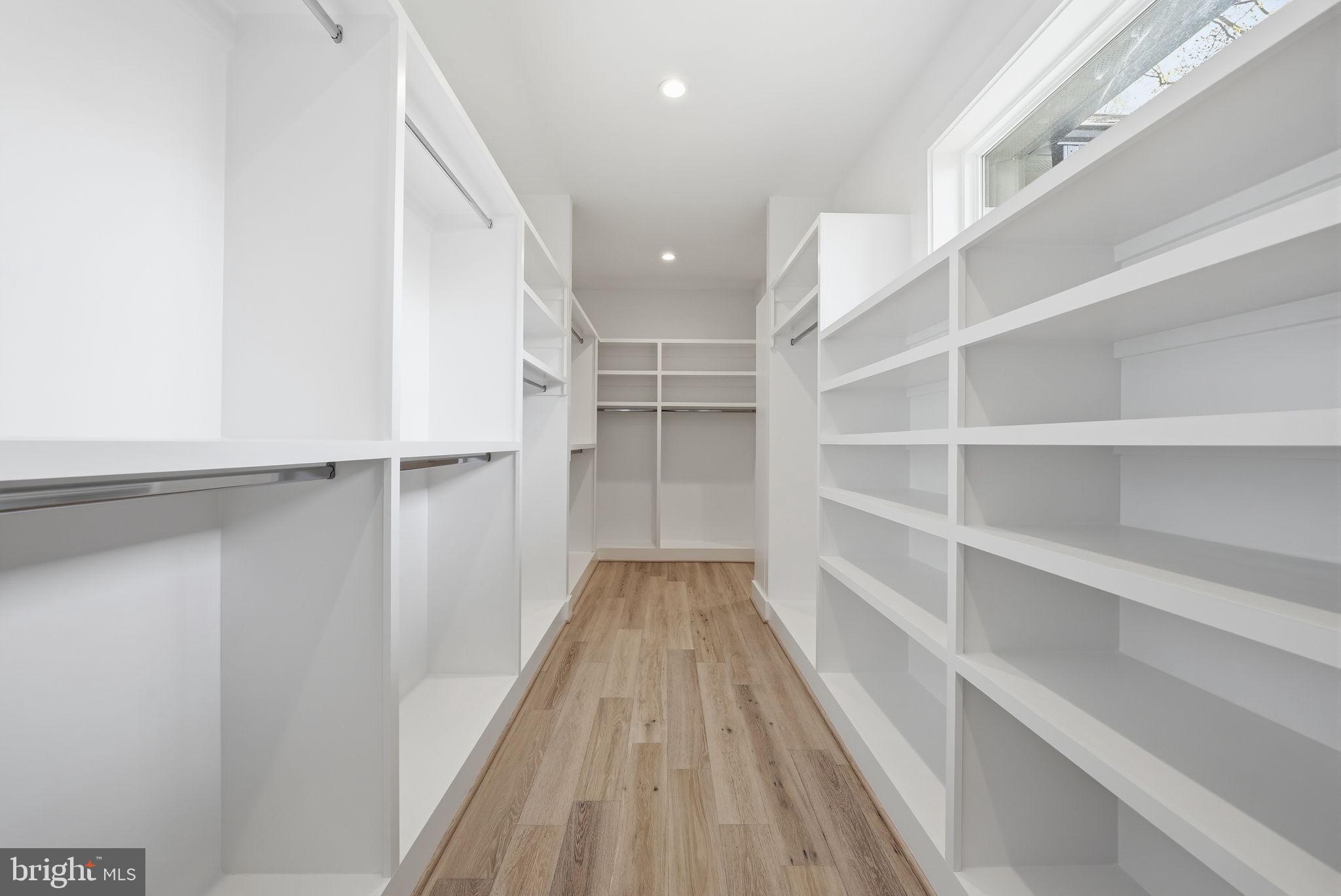 VIENNA WOODS - Residential