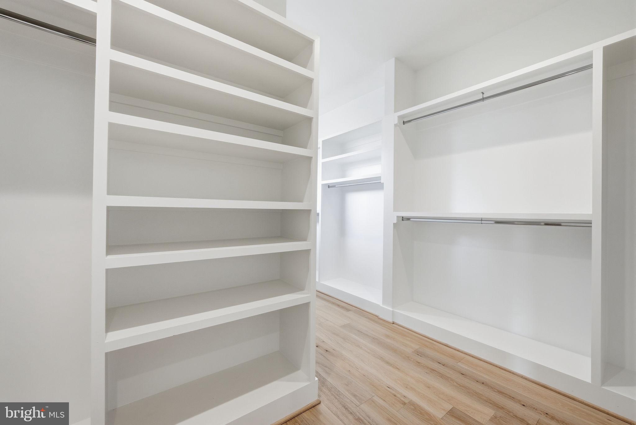 VIENNA WOODS - Residential