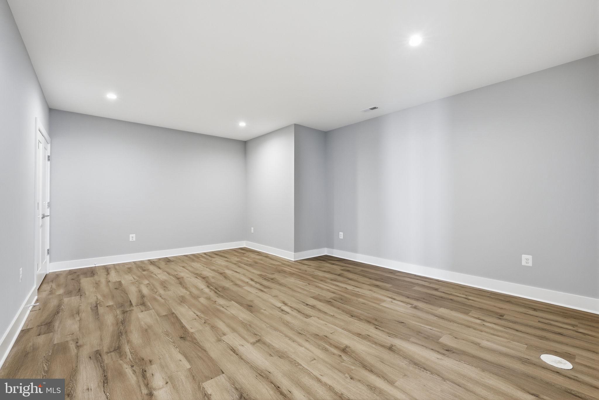 VIENNA WOODS - Residential