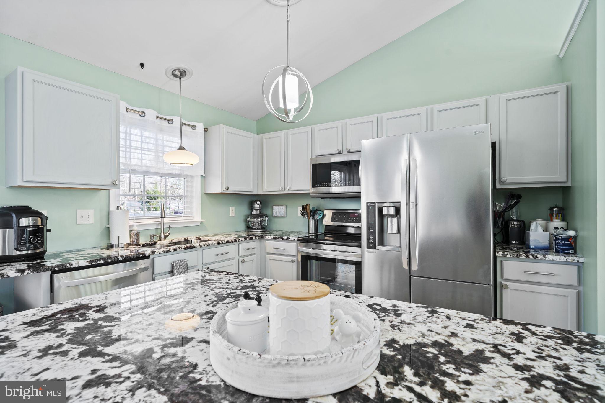 LAKE LAND OR - Residential