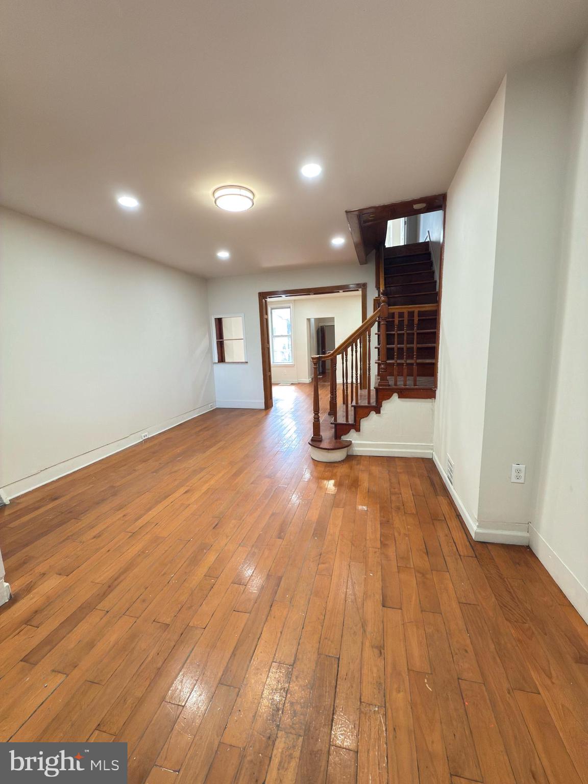 1544 W GLENWOOD AVENUE