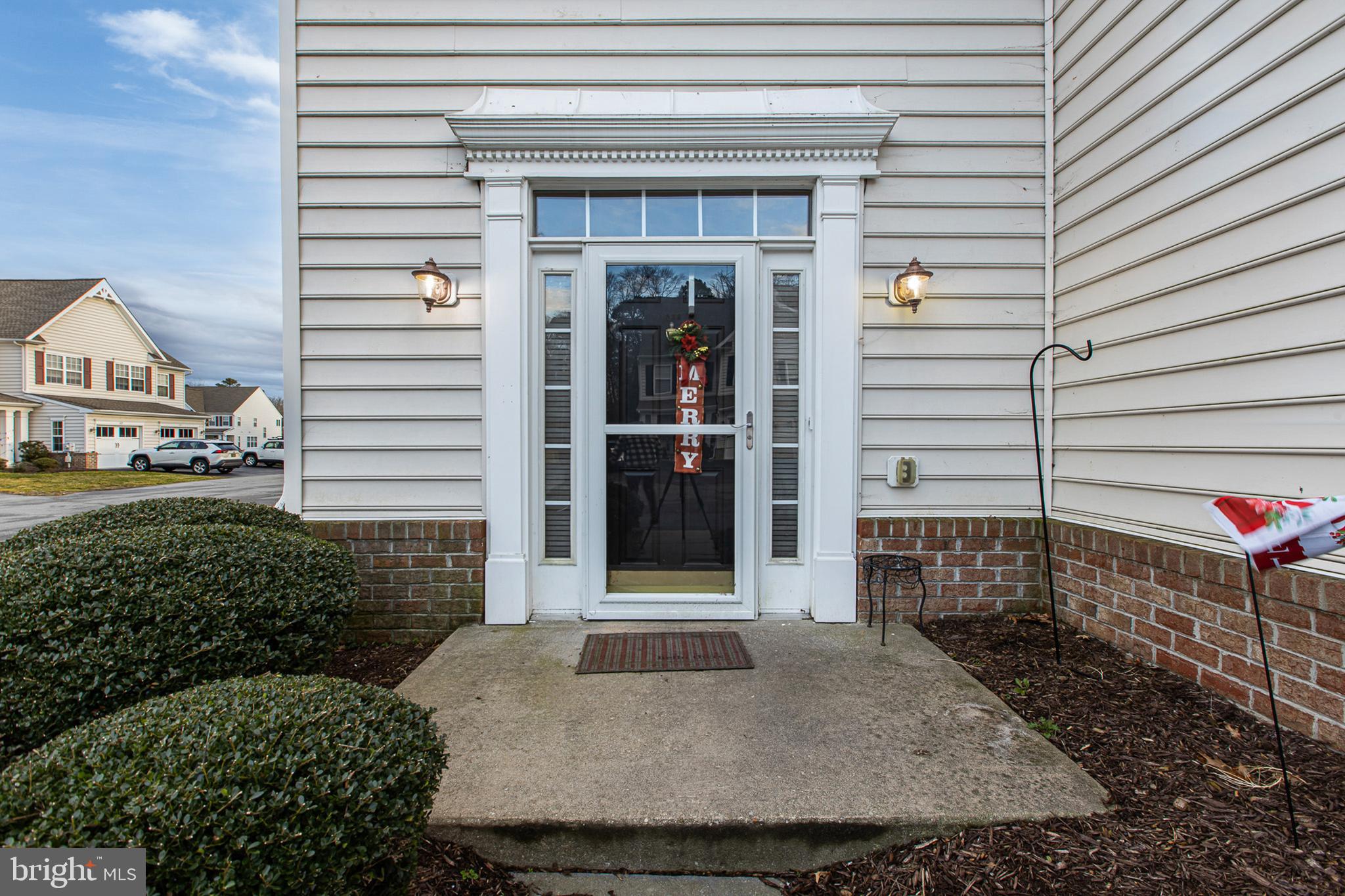 124 E SANDRIDGE COURT