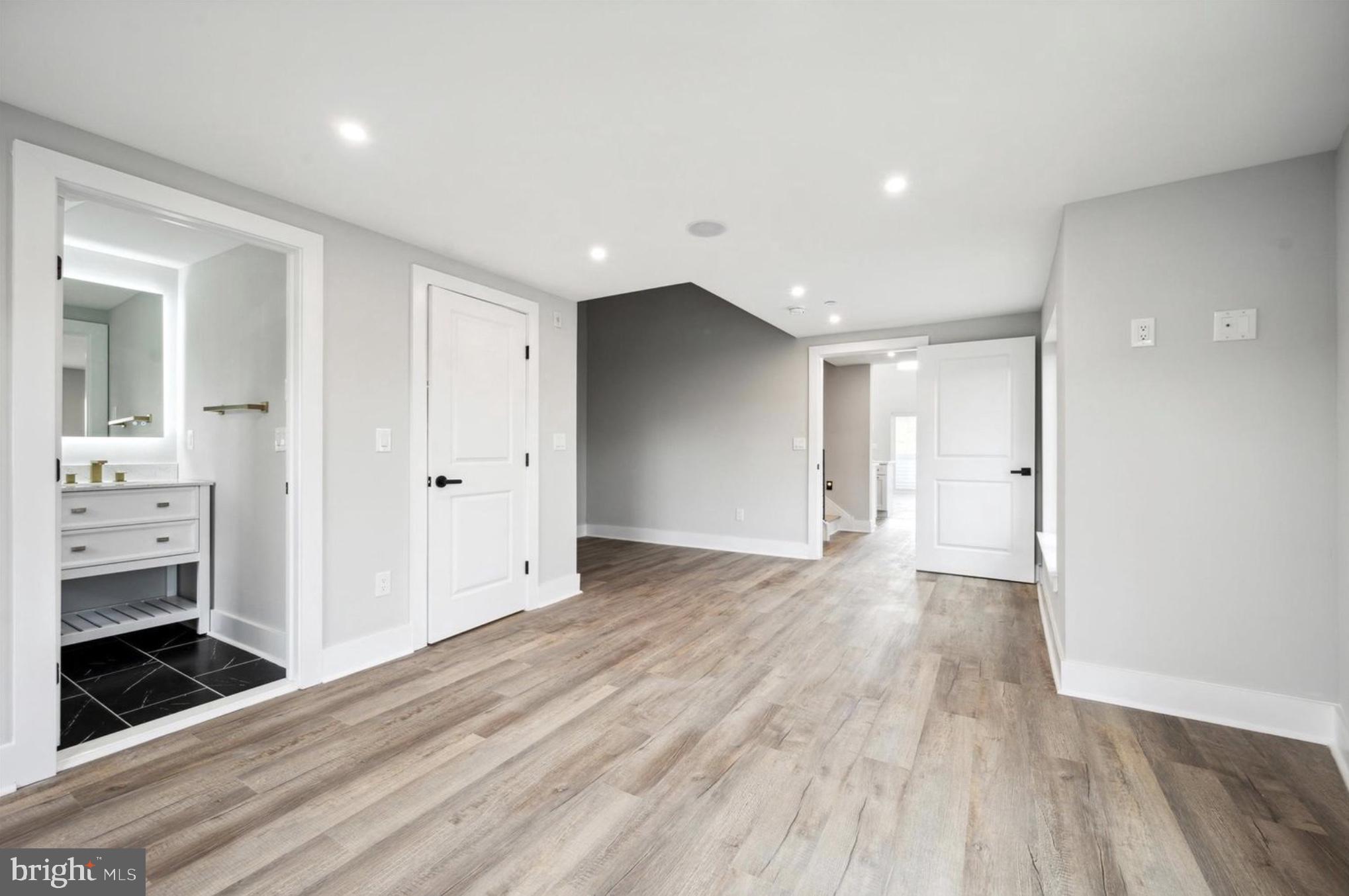 OLDE KENSINGTON - Residential Lease