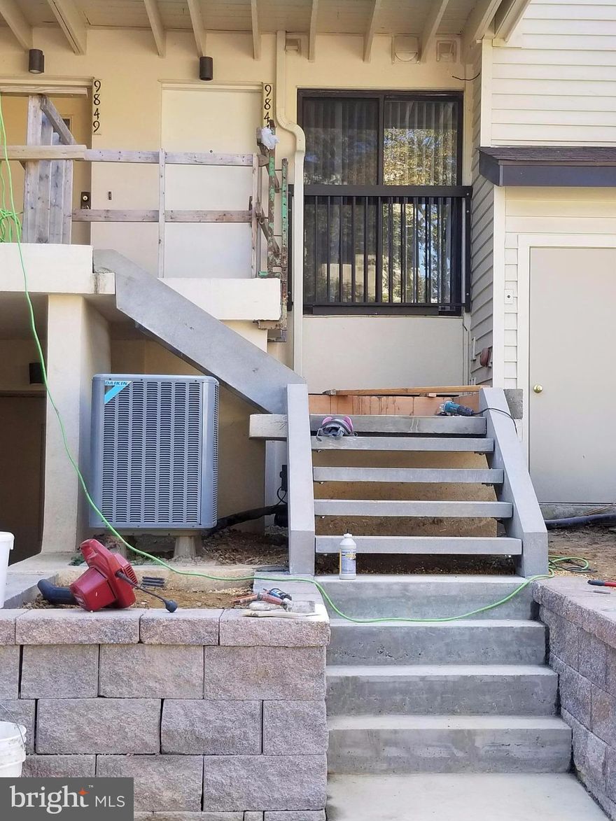 The best location in the city of Gaithersburg for commuters. 5 min to access 270. Walking distance to Lakeforest Mall, Gaithersburg LIbrary, and Costco.Prospective tenants are required to submit an application, along with $50 application fee which will allow us to pull your credit and background information.