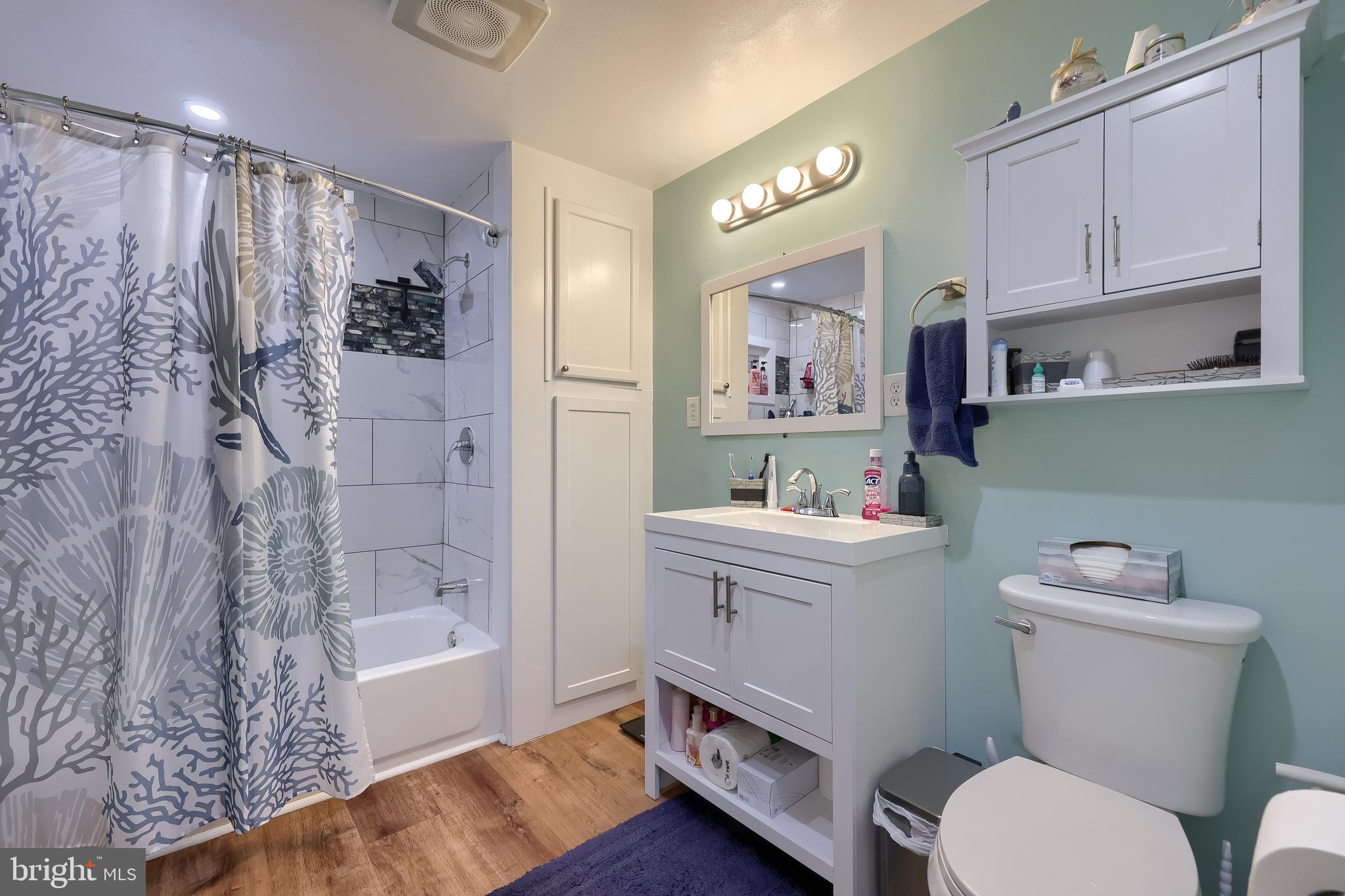 HEBRON - Residential