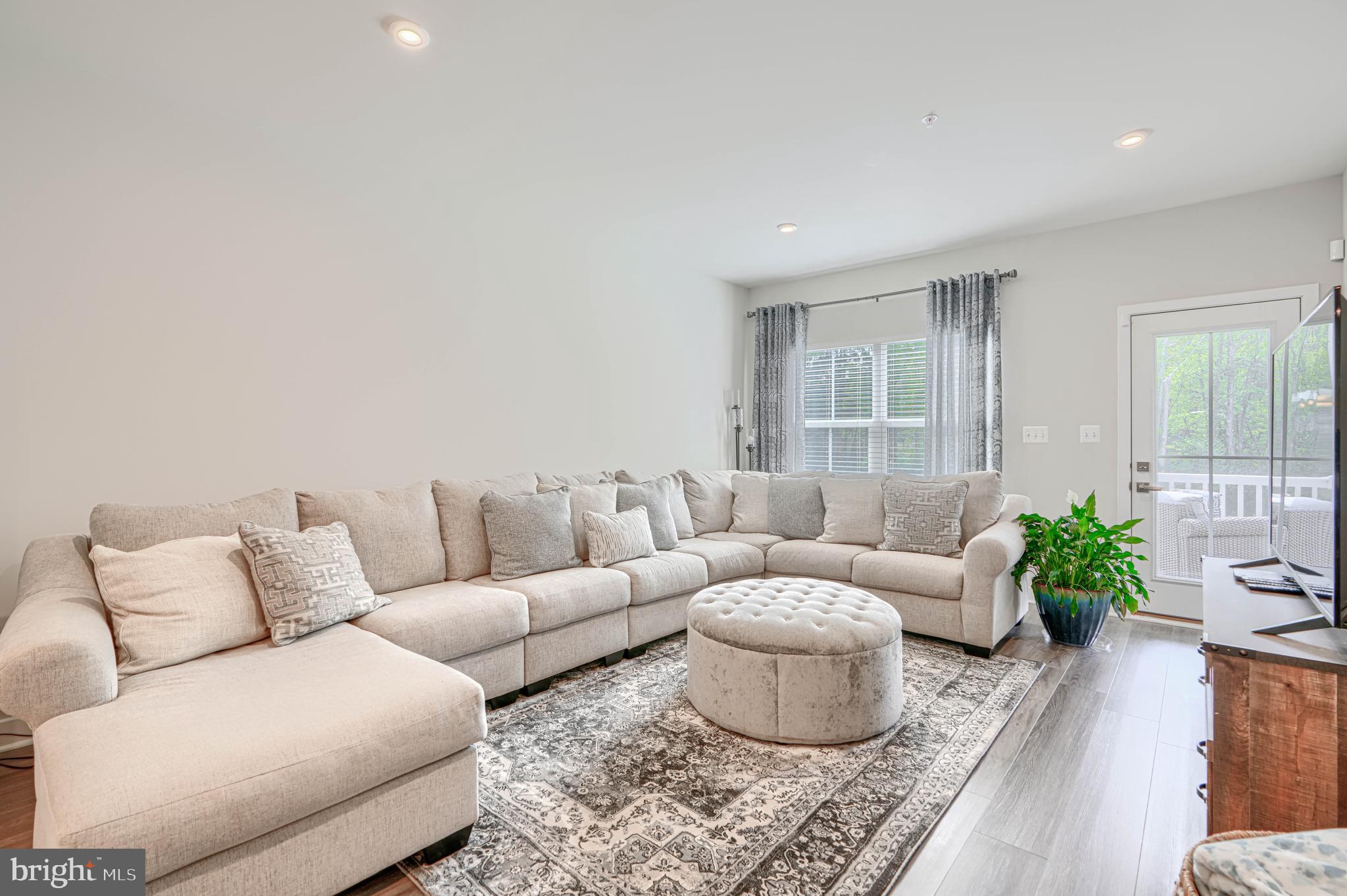 JAMES RUN CARRIAGE HOMES - Residential