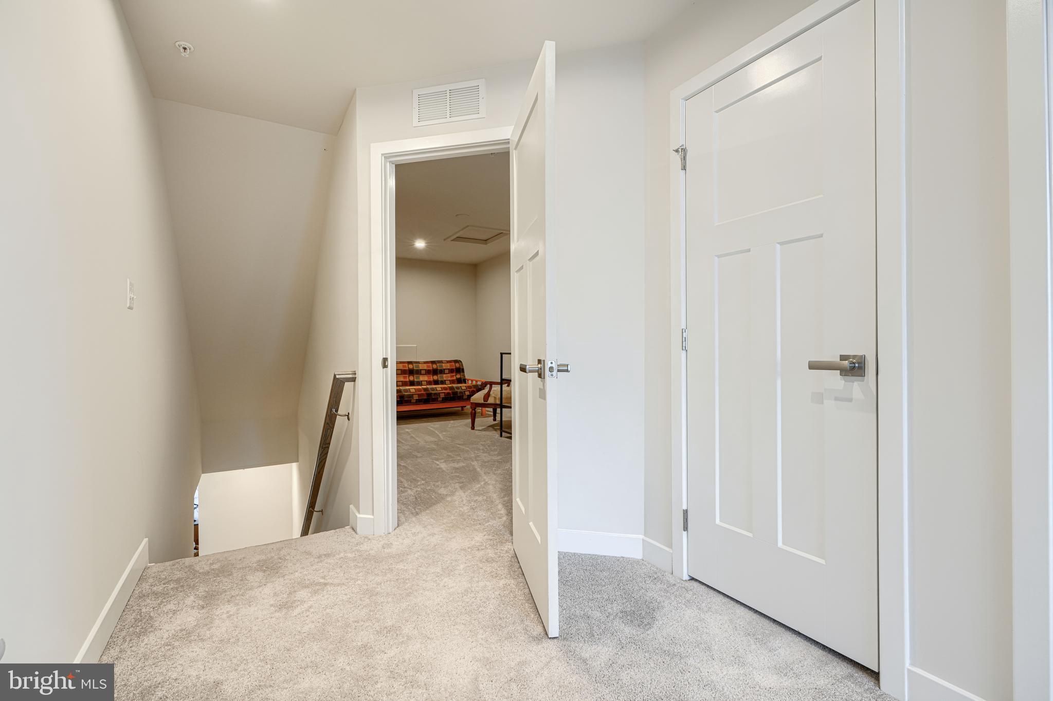 JAMES RUN CARRIAGE HOMES - Residential