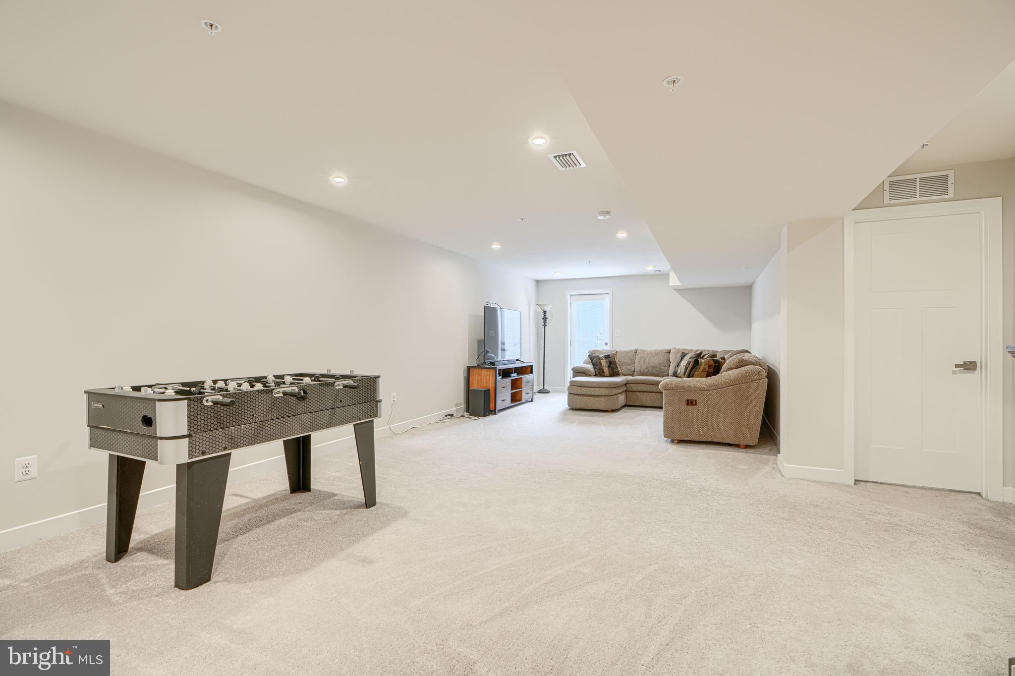JAMES RUN CARRIAGE HOMES - Residential