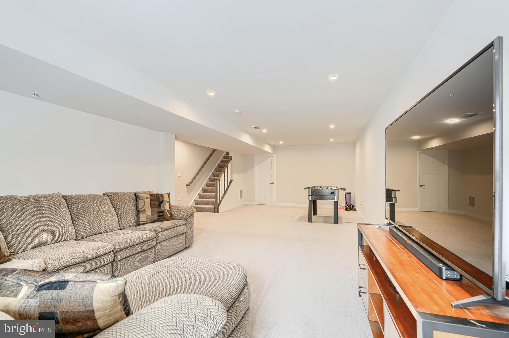 JAMES RUN CARRIAGE HOMES - Residential