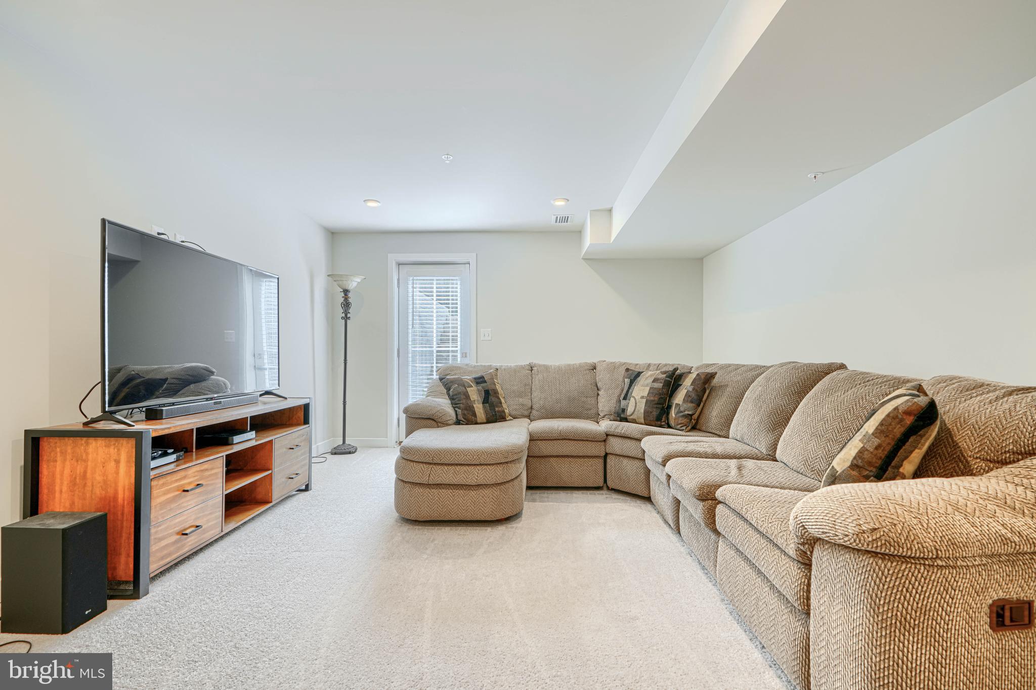 JAMES RUN CARRIAGE HOMES - Residential