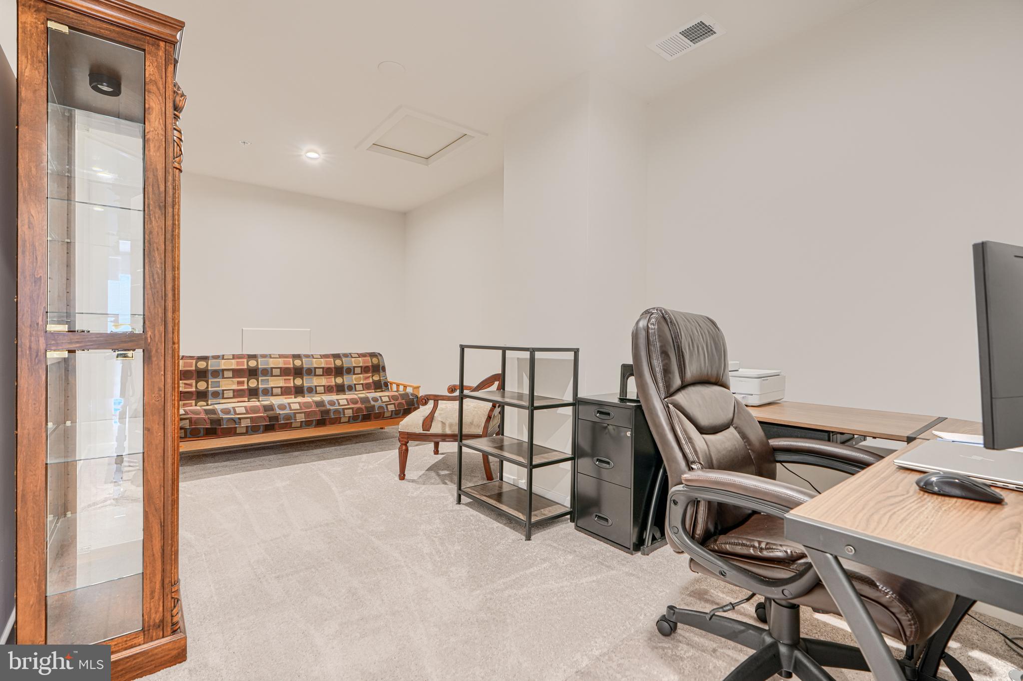 JAMES RUN CARRIAGE HOMES - Residential