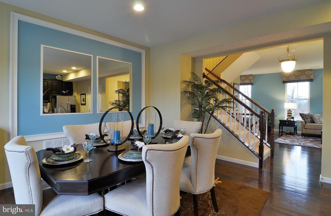 CREEKSIDE VILLAGE - Residential