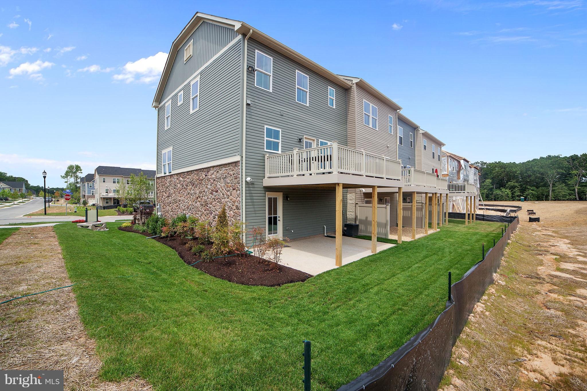 CREEKSIDE VILLAGE - Residential