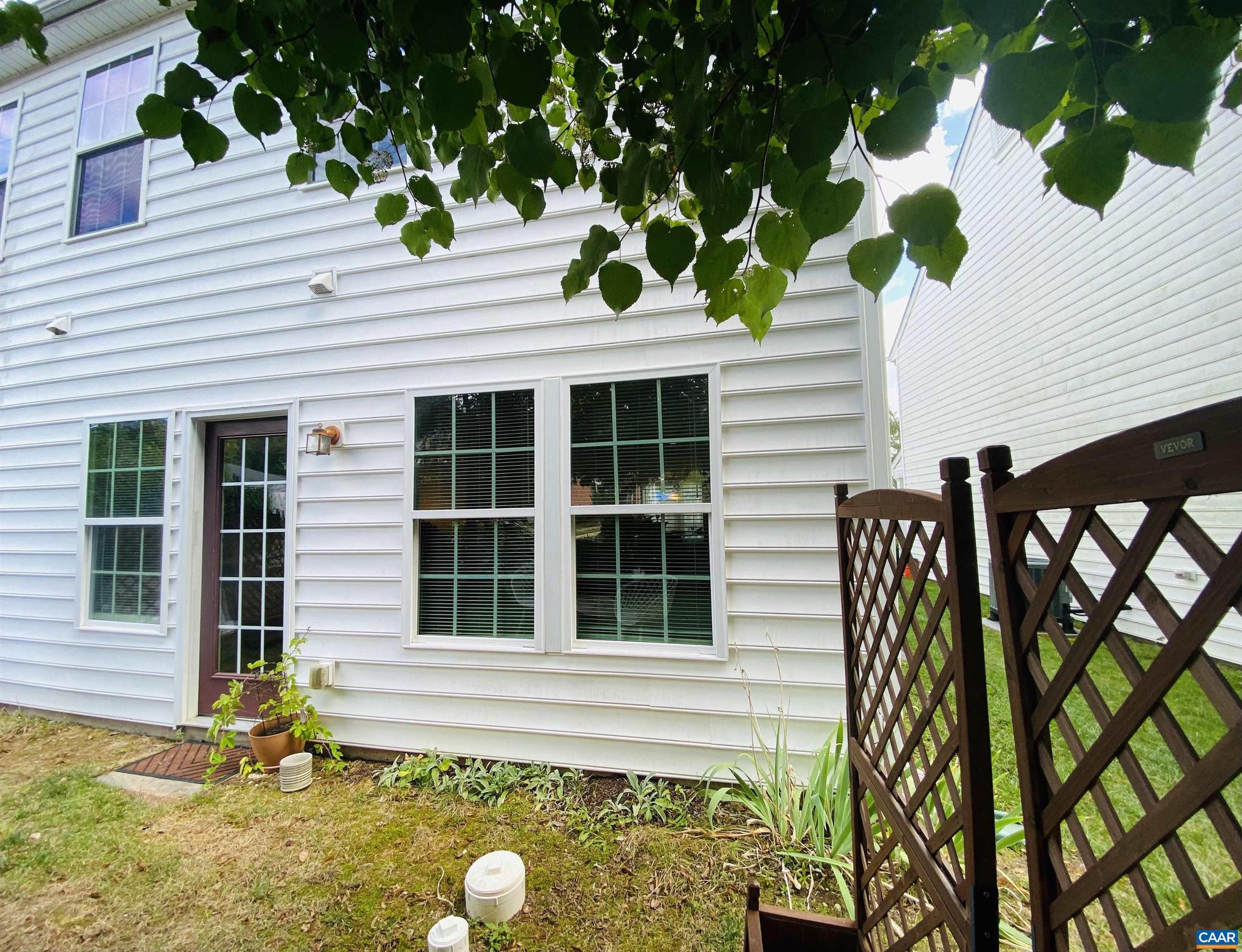 SYCAMORE SQUARE - Residential