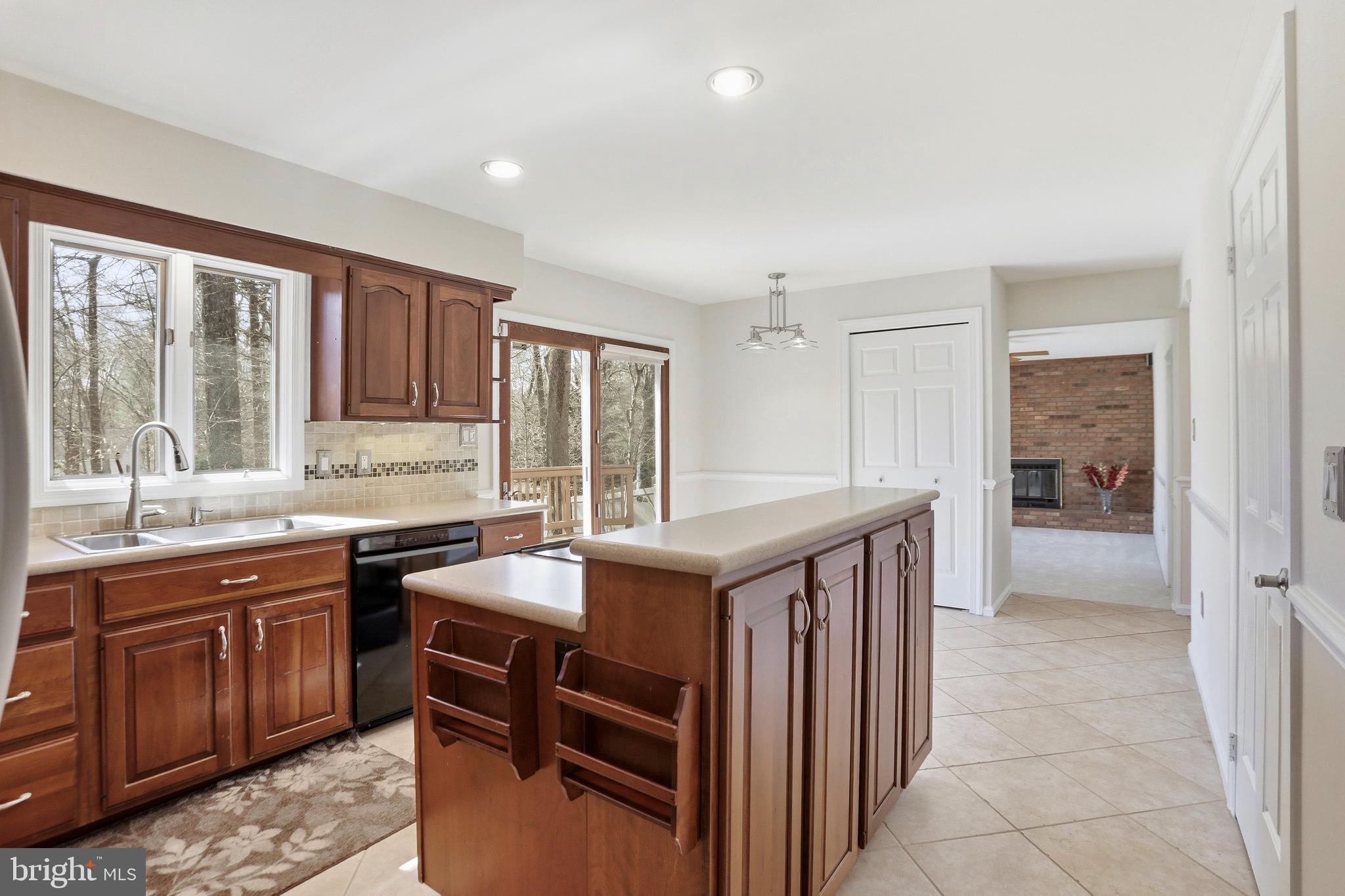 LAKEWOOD HILLS - Residential