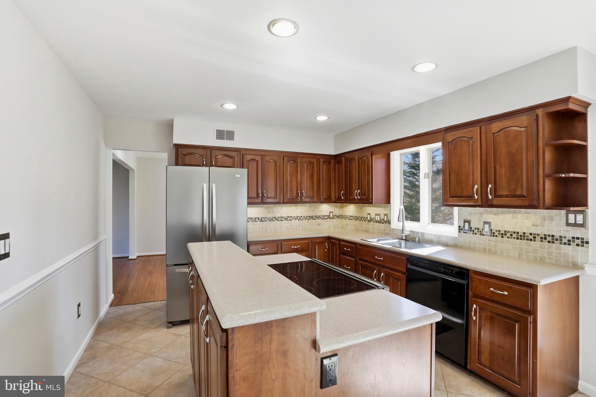 LAKEWOOD HILLS - Residential