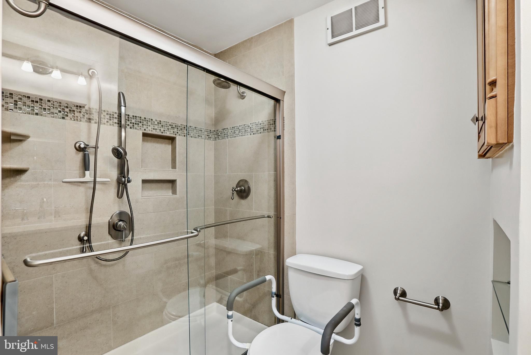 LAKEWOOD HILLS - Residential