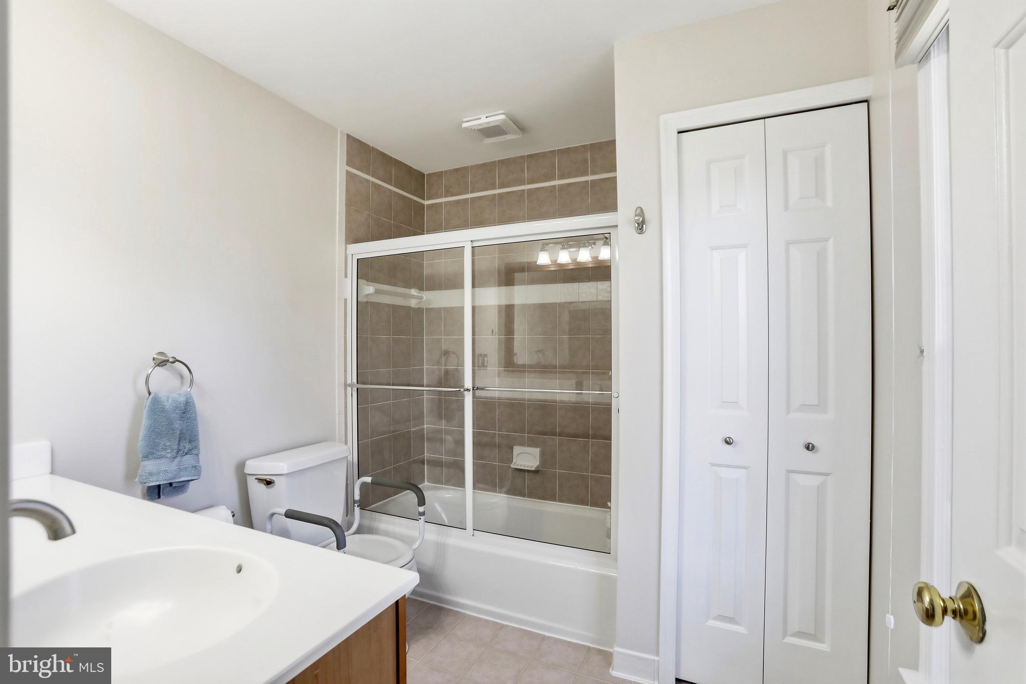 LAKEWOOD HILLS - Residential