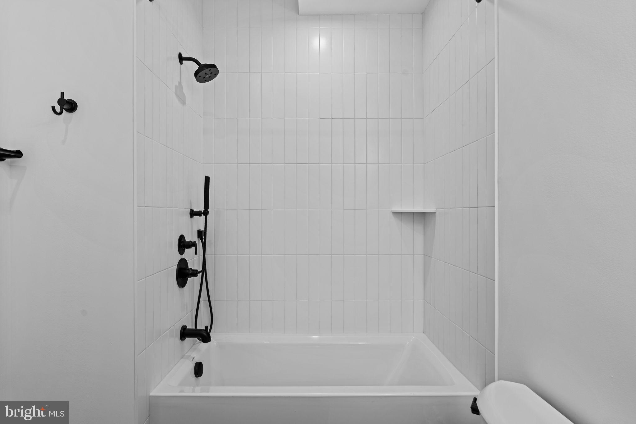 UNIVERSITY CITY - Residential Lease