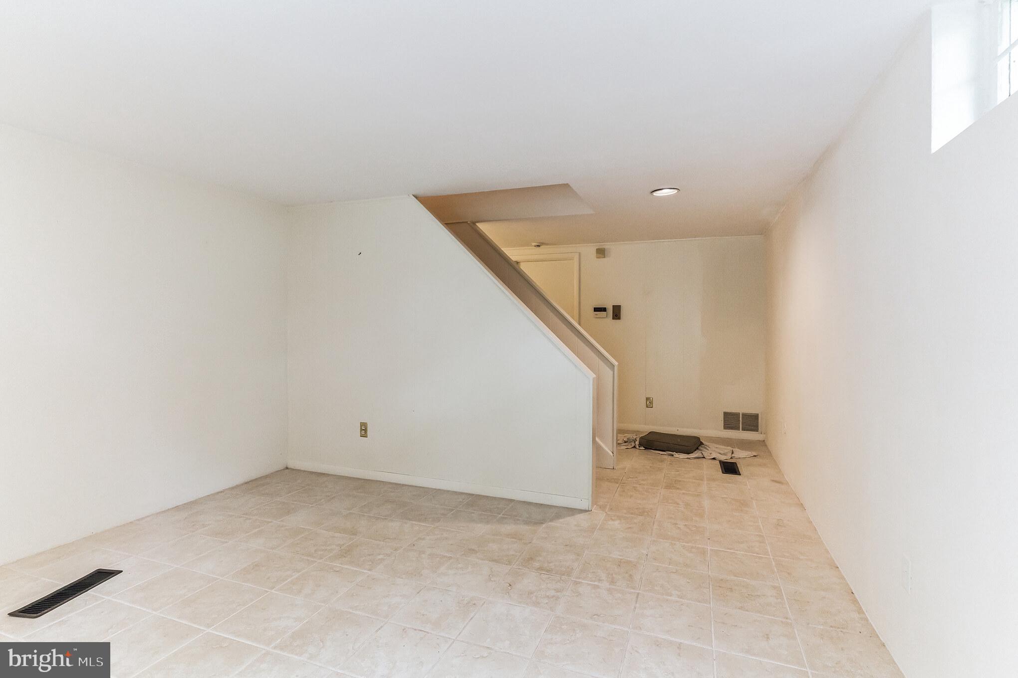 RADNOR HUNT - Residential