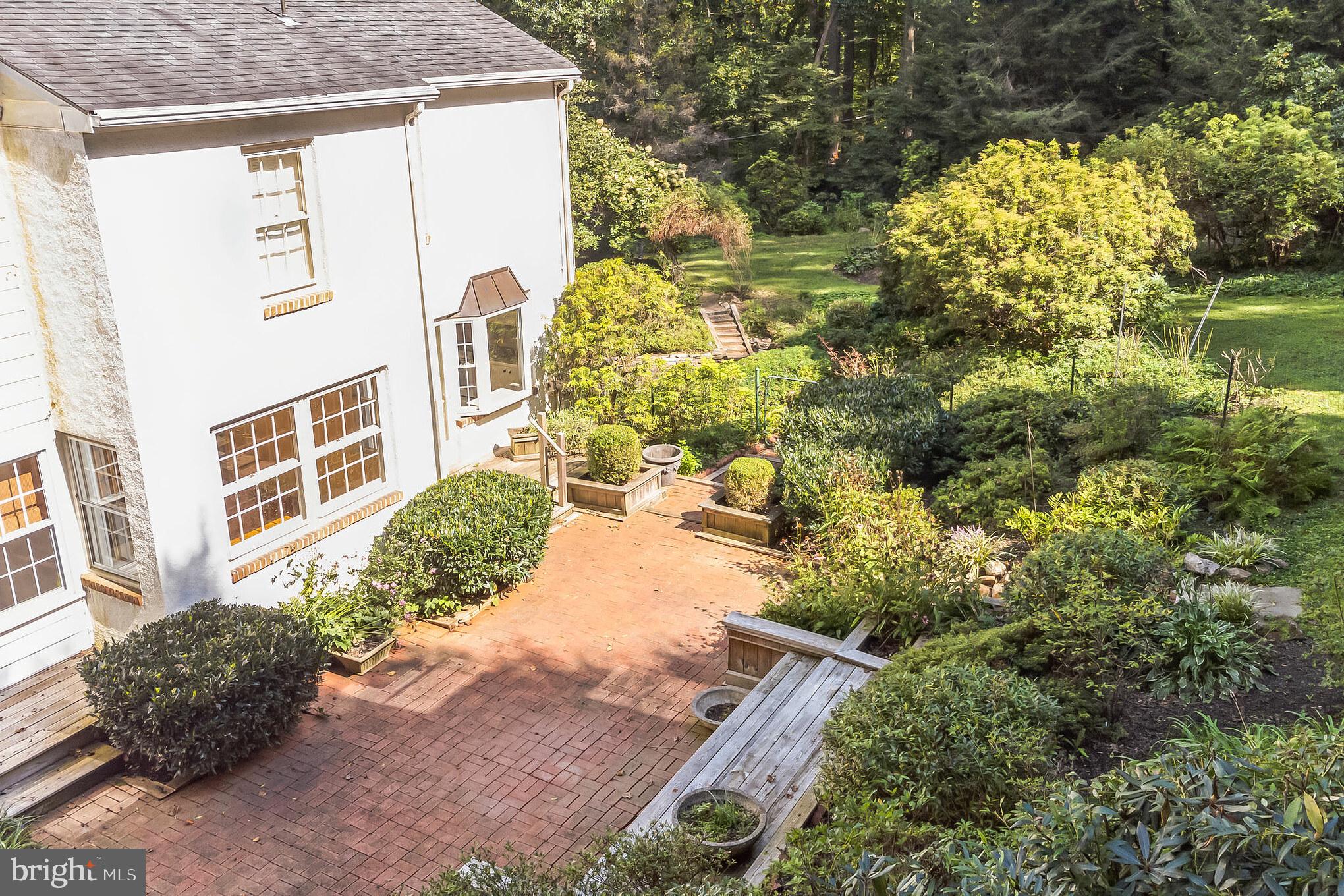 RADNOR HUNT - Residential