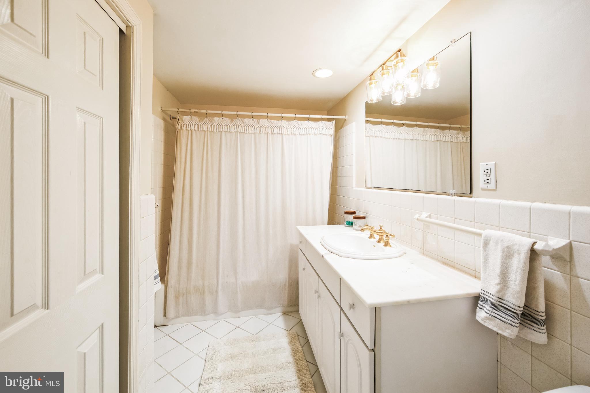 RADNOR HUNT - Residential