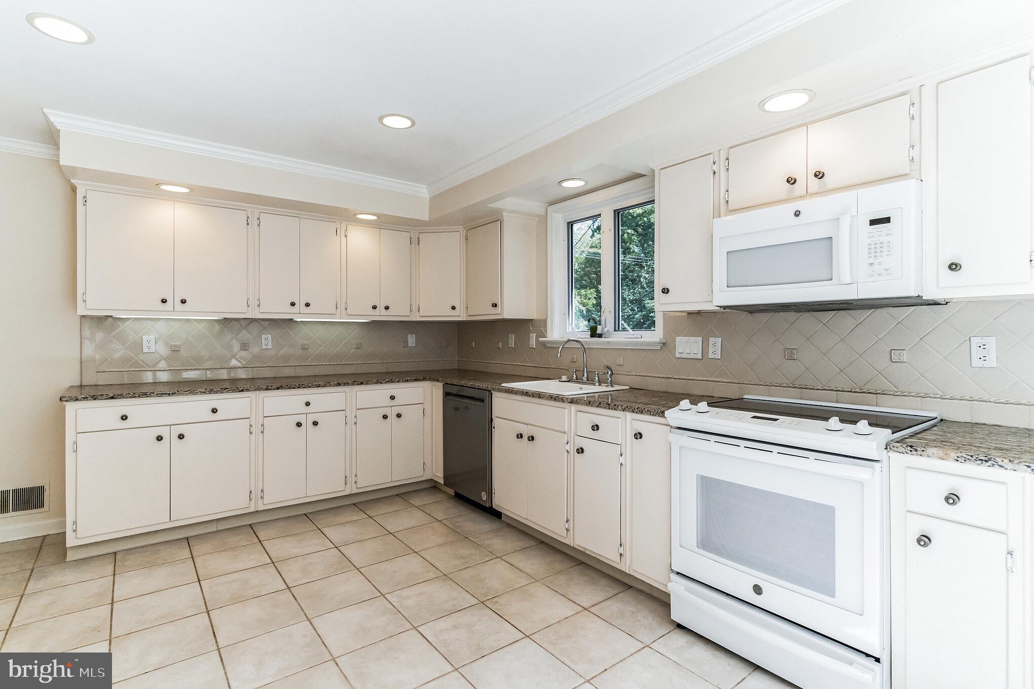 RADNOR HUNT - Residential